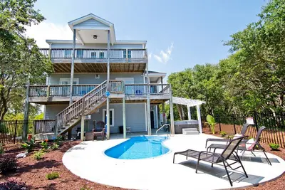 Image de Sun Like it Hot, Oceanview House in Emerald Isle, Nc!