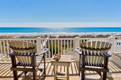 Image de Seaside Paws, 4 Bedroom, 4 Bathroom Oceanfront Duplex in Emerald Isle, Nc!
