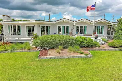 Image de Suncatcher, Almost Oceanfront House in Pine Knoll Shores, Nc!