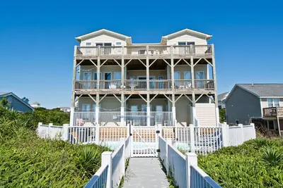 Image de Surf's up, Oceanfront Home in Emerald Isle, Nc!
