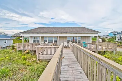 Image de Sweetwater, Oceanfront House in Emerald Isle, Nc!