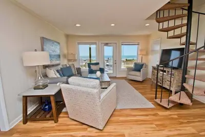 Image de Glasshouse East, Oceanfront Duplex in Emerald Isle, Nc!