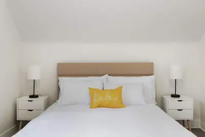 Modern 4 Br/2 Bath House near University of Rochester