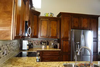 Image de 3 Bedroom House With Backyard Pool. All one level no Stairs. . Covered Patio