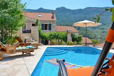 Image de Maison de vacances Jelsa pour 1 - 7 personnes avec 3 chambres à coucher - Maison jumelée