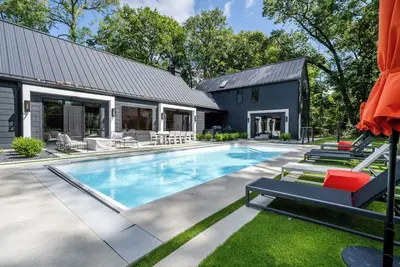 Image de Luxurious New Buffalo Rental Has It All!