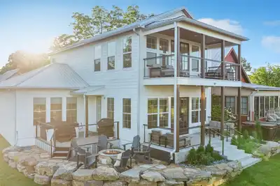 Image de Lake Haven w/ hot tub, pool, boat slip included!