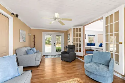 Image de New 2024 Oak Gardens - Walk to Great Pond, 4 Minute Drive to Kingsbury Beach