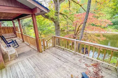 Image de Cabin #6 - Riverfront w\/ Gas Fireplace & more!