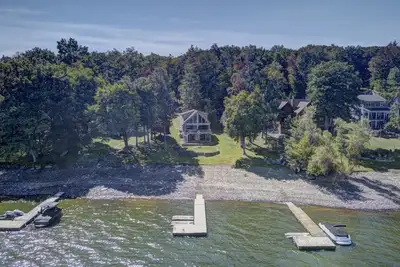 Image de Level Lake Wallenpaupack Lakefront w/Private Dock, Hottub, Kayaks & Paddleboards