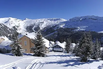 Image de Terrasse, cheminée ou poêle à bois, télévision, 80m², Flaine