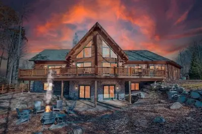 Image de Lake Skiing Hot Tub 5100ft²\n\n