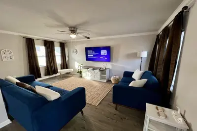 Image de Downtown Home near Uf, Shands & Depot Park w/ privately fenced backyard!