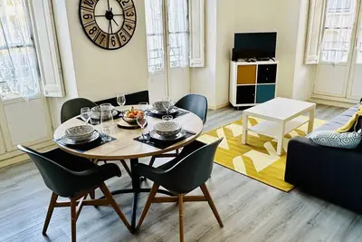 Image de Location T2 \"chez les Duthi\" 40 m2, 50m des Thermes, parking privé