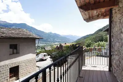 Image de Appartement \"Maison Bebe Comboé\" avec vue sur les montagnes, balcon et Wi-Fi