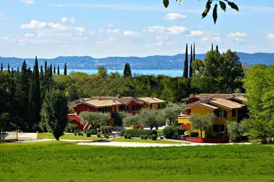 Image de Appartement de vacances avec balcon ou terrasse, WiFi et climatisation