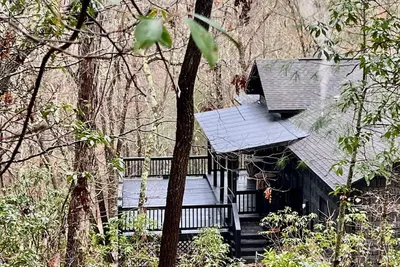 Image de Renovated cottage nestled in 8 acres close to Downtown Blue Ridge & Golf Course
