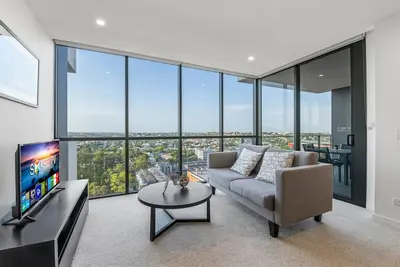 Image de Stunning cityview 1br Apt 1 min to train