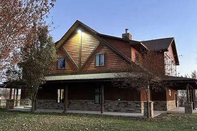 Image de 5 bedroom 3 bath Farm house. Country Views. Open floor plan with lots of space!