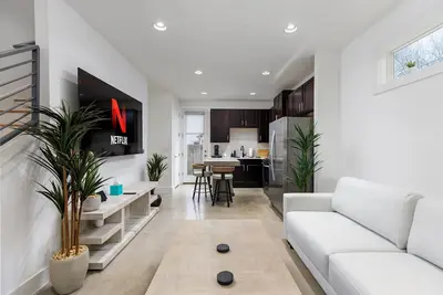 Image de Full Office / Patio / Games / Relax, Work, Play!