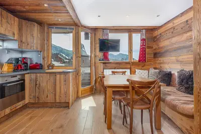 Image de Appartement rénové style montagne, cœur de station, 5-6 pers. , balcon Sud, prox. commerces et pistes