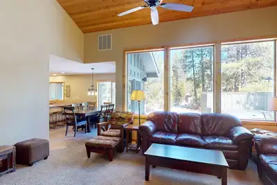 Image de Woodland Retreat with Access to Exclusive Golf