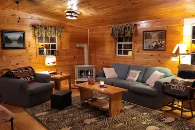 Image de Camp Navarac, a cozy waterfront ski retreat just 6 miles from Bristol Mountain.