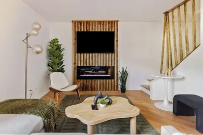 Image de Modern Mid-Century • 3 Mi to Asu • Private Patio • Pool & Playground • King Bed