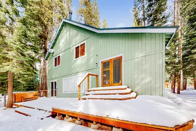Image de All-season adventure perch with wood stove, hot tub, & games - dog-friendly