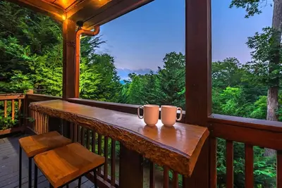 Image de Luxury Mtn Cabin w\/Hot tub, FirePit & Pets Allowed