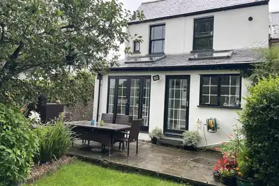 Image de Lovely cottage, log fire & garden close to Charmouth beach on the Jurassic Coast