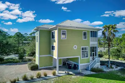 Image de Dog-Friendly, Resort Pool, Free Beach Gear, 2-min Walk To Beach!