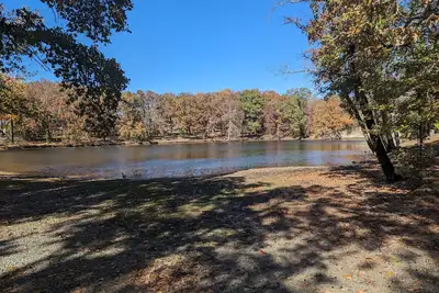 Image de Great Hide away that is light bright Safe and Cozy. Close to all. New amenities.
