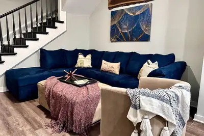 Image de Three bedroom townhome, blocks from idyllic downtown