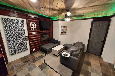 Image de Modern mountain cabin condo w/ jetted tub steam shower +music reactive lighting