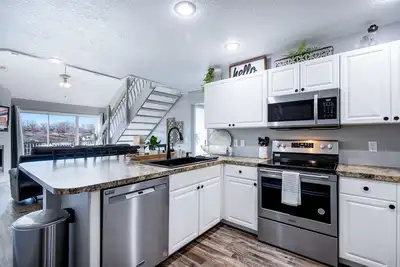 Image de 4 Bdrm @ The Ledges! Top-Floor by just 4 steps! Boat Docks, Sandy Beach, 2 Pools