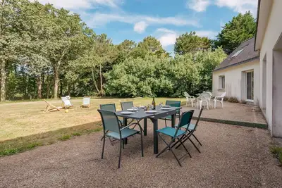 Image de Spacieuse Villa à Crac'h : 4 Ch. pour 8 Pers. , Beau Jardin, Proche Plages et WiFi