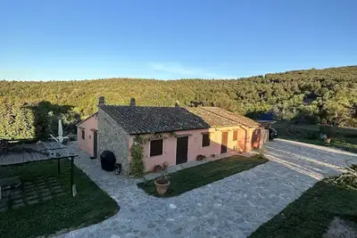 Image de Wunderbares Ferienhaus bis zu sechs Personen mit Pool