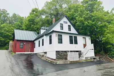 Image de Sunapee Harbor Home Drive to Mountain 7-Bed Pet Friendly Arcade Walk to Marina