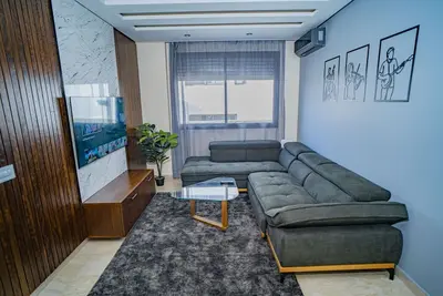 Image de cozzy appartment, 2 min to the train station 🚉. with swimming pool.