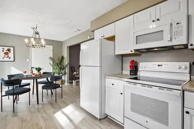 Image de Sunlit Savannah: 3br Escape, Fully Fenced Yard