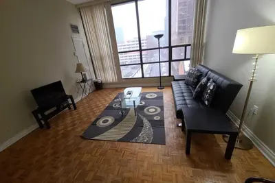 Image de City Center Oasis-Your Gateway to Urban Living, Moments to Vibrant Eaton Centre!