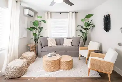 Family Friendly Home by Downtown with 3 Beds