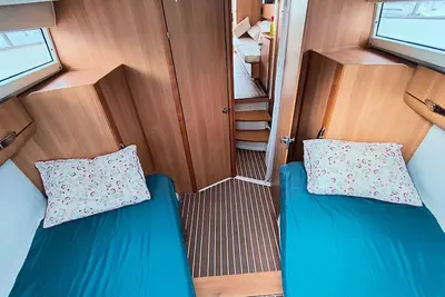 Image de Barco en el Centro de Alicante Para 3 Invitados