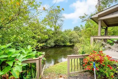 Image de Life on the River at the Cabin