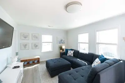 Image de Updated Beach Bungalow Close to Beach!
