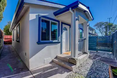 Image de A rare minimalist concept in a quiet location with modern amenities.