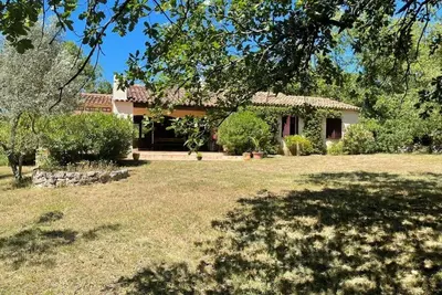 Image de Maison de campagne provençale avec piscine et tennis privés