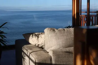 Image de Waterfront beach house overlooking one of Tassie's favourite surf breaks
