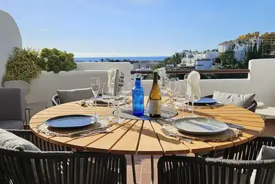 Image de appartement tout confort vue mer rénové entre Estepona et Marbella